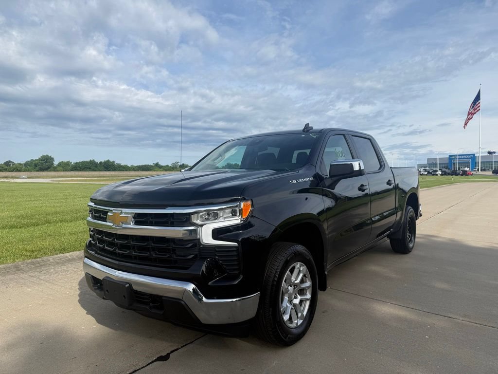Used 2023 Chevrolet Silverado 1500 LT AWD/4WD image 9