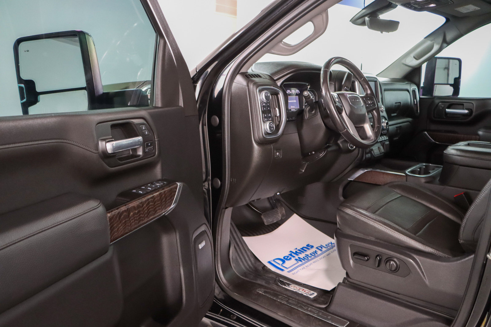 Used 2021 GMC Sierra 2500 Denali w/ Denali Ultimate Package AWD/4WD image 3