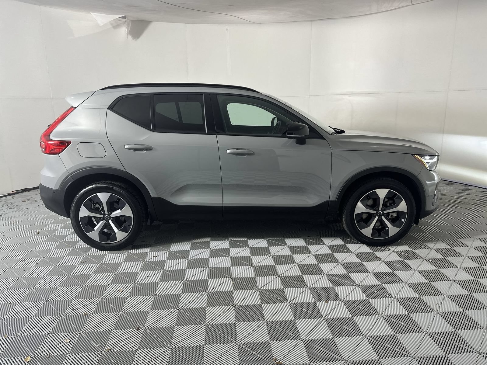 Used 2026 Volvo XC40 B5 Plus AWD/4WD image 9