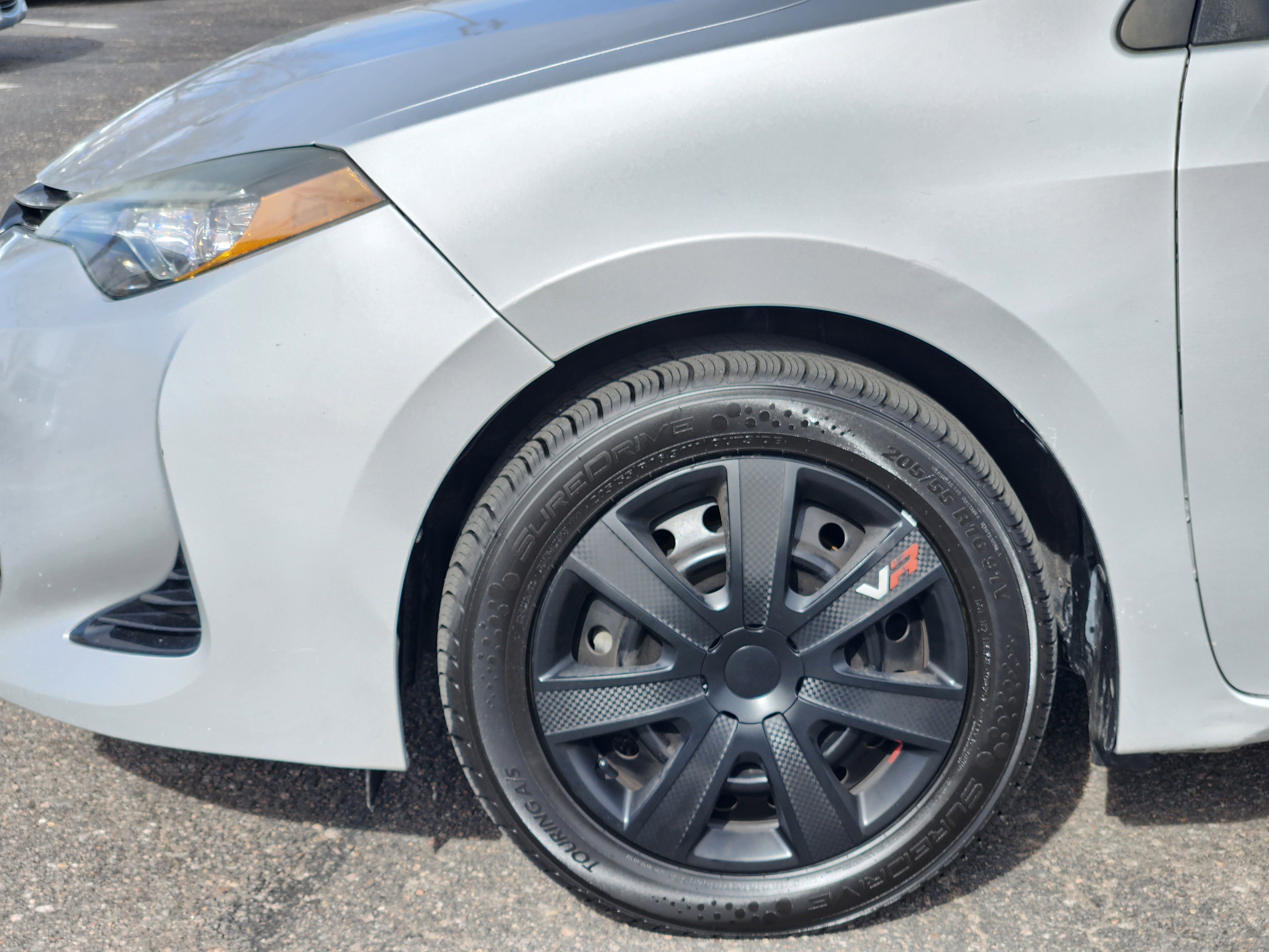 Used 2017 Toyota Corolla LE image 9