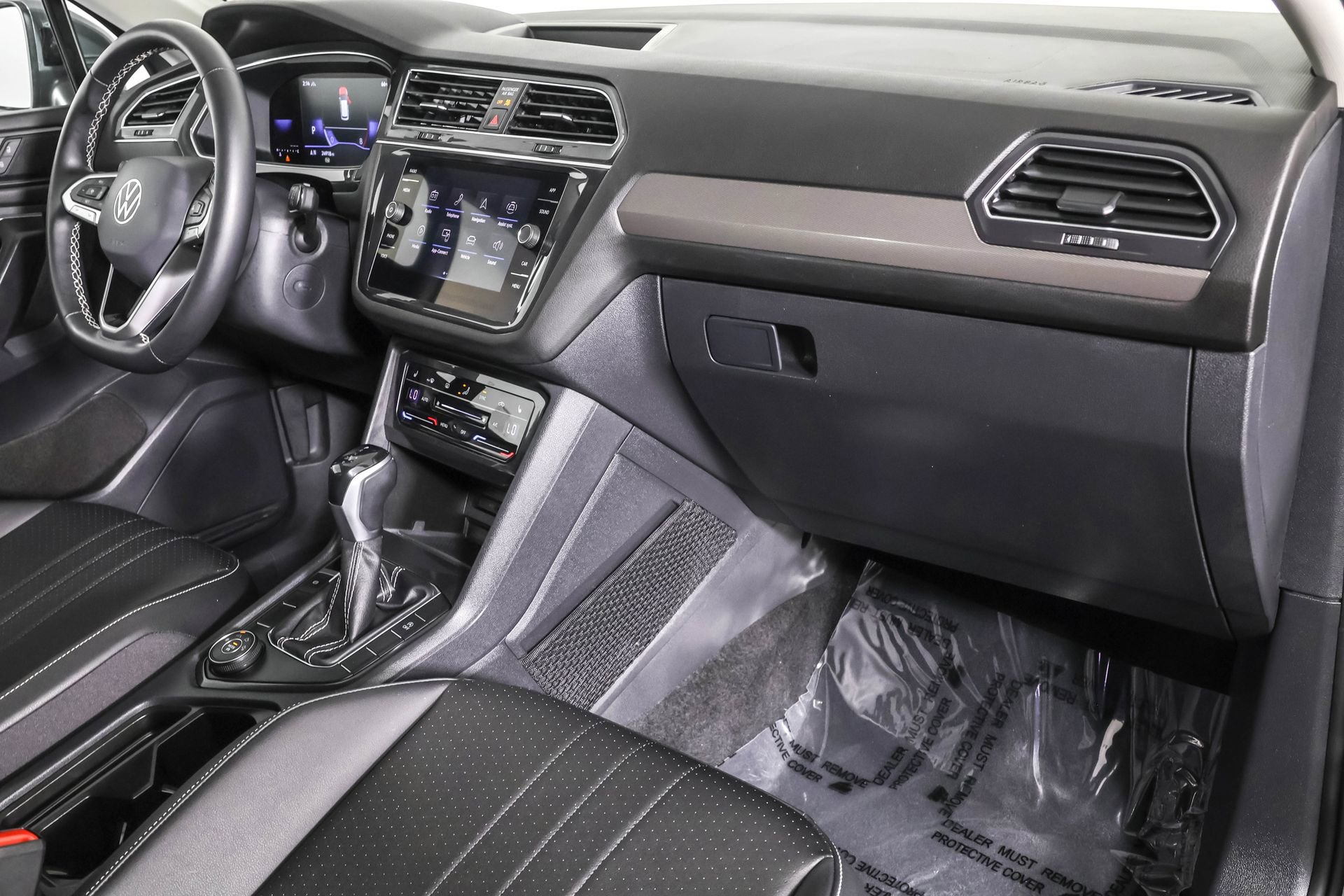 Used 2023 Volkswagen Tiguan SE image 42