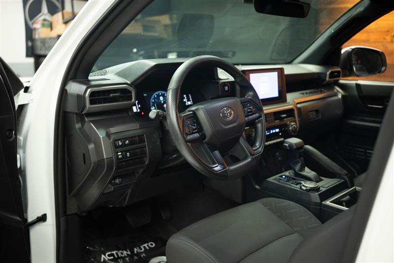 Used 2025 Toyota Tacoma SR5 AWD/4WD image 8