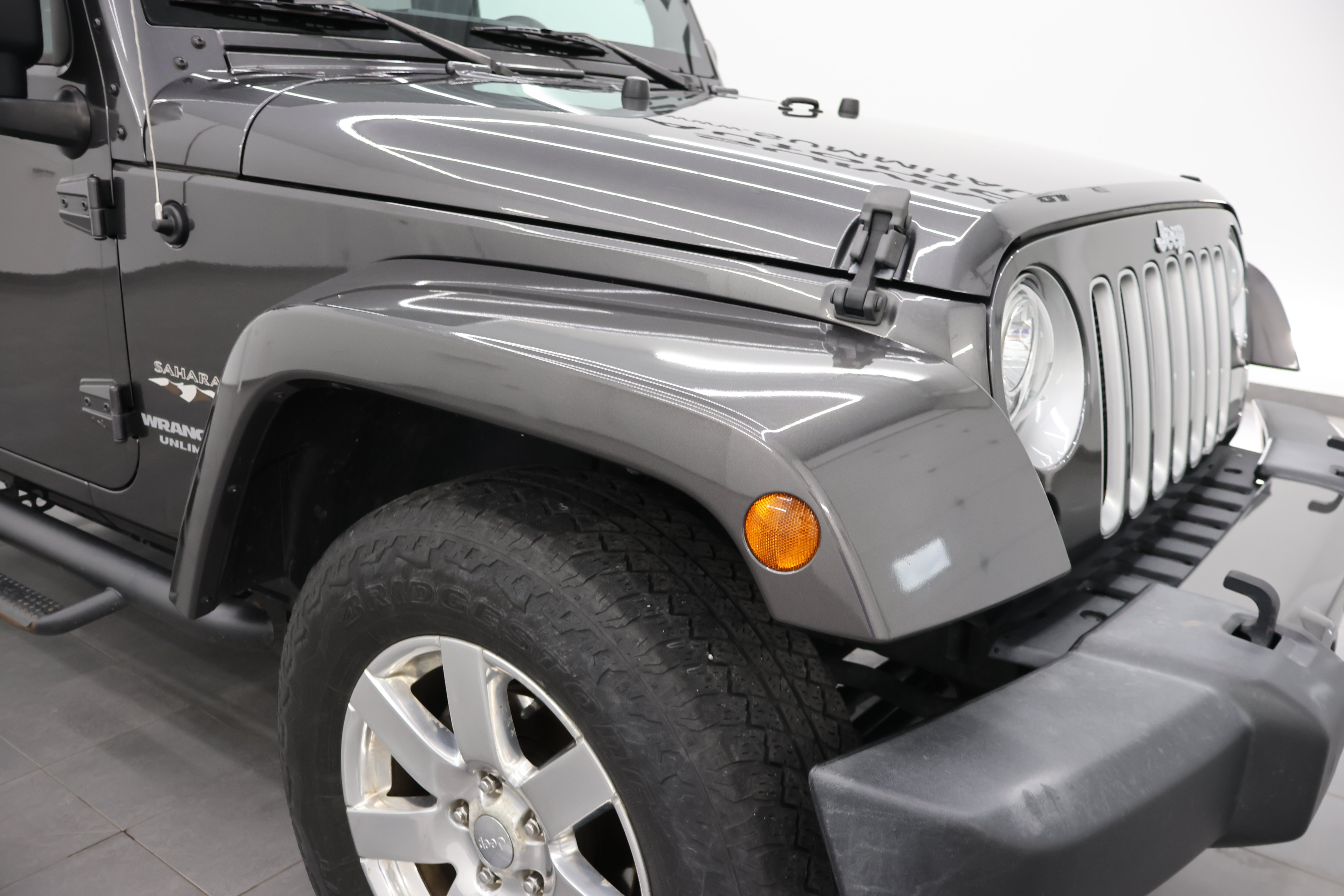 Used 2017 Jeep Wrangler Unlimited Sahara w/ Connectivity Group AWD/4WD image 19