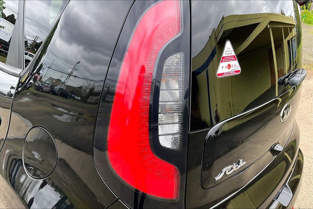 Used 2015 Kia Soul + FWD image 28