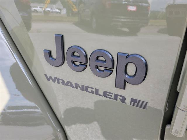 Used 2026 Jeep Wrangler Unlimited Sahara AWD/4WD image 25