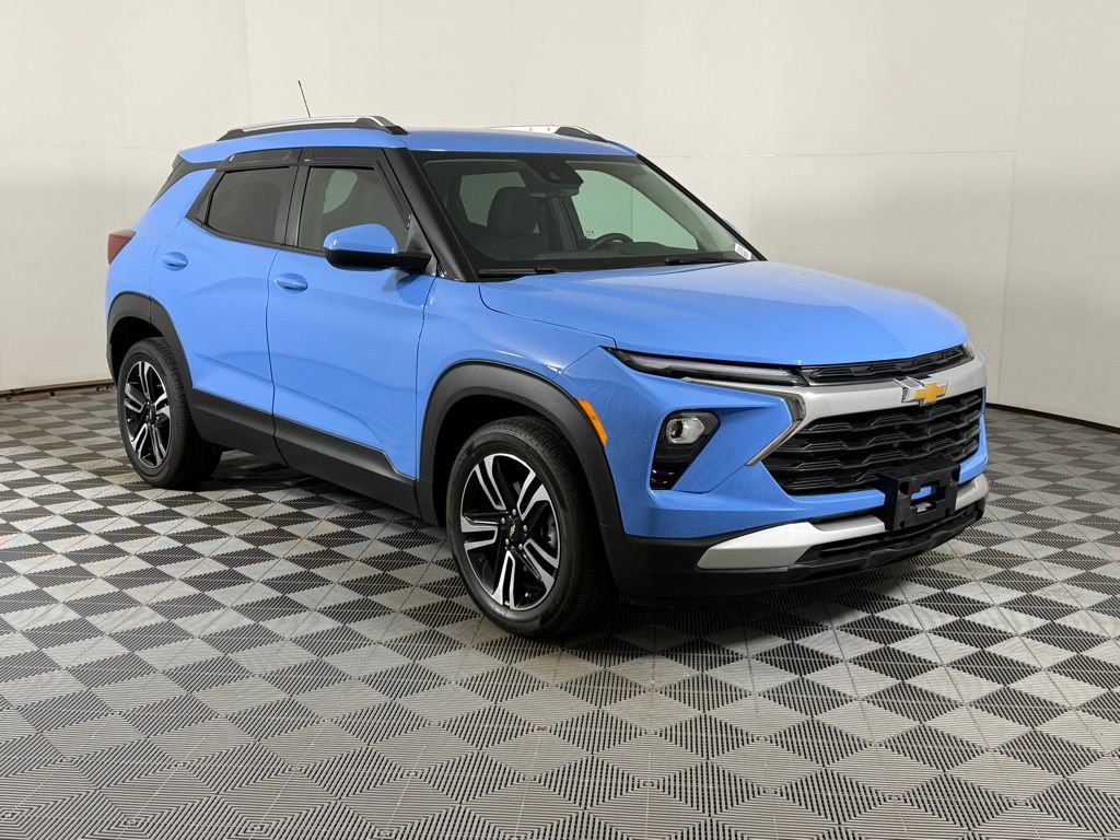 Used 2024 Chevrolet TrailBlazer LT w/ LT Cold Weather Package image 1