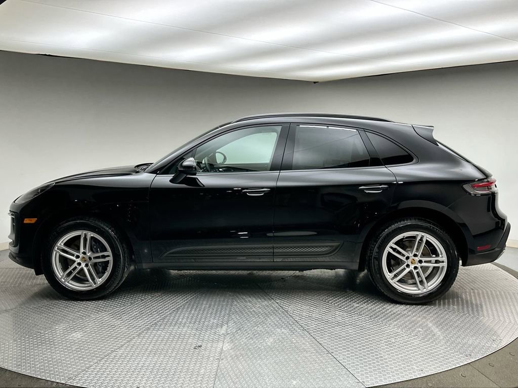 Used 2025 Porsche Macan image 2