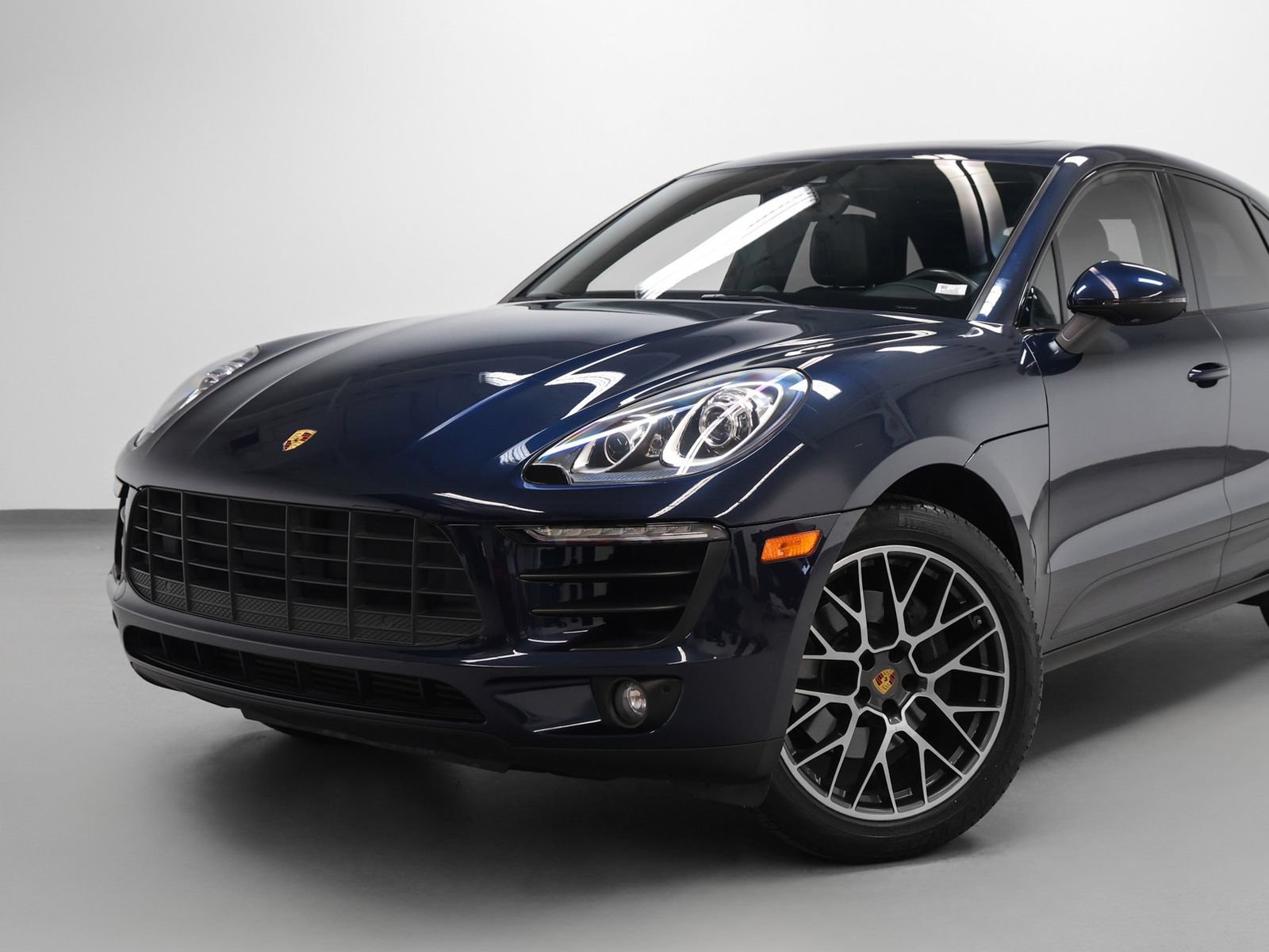 Certified 2018 Porsche Macan Sport Edition AWD/4WD image 7