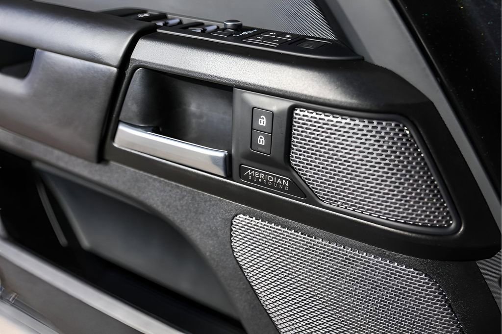 Used 2023 Land Rover Defender 110 V8 image 24