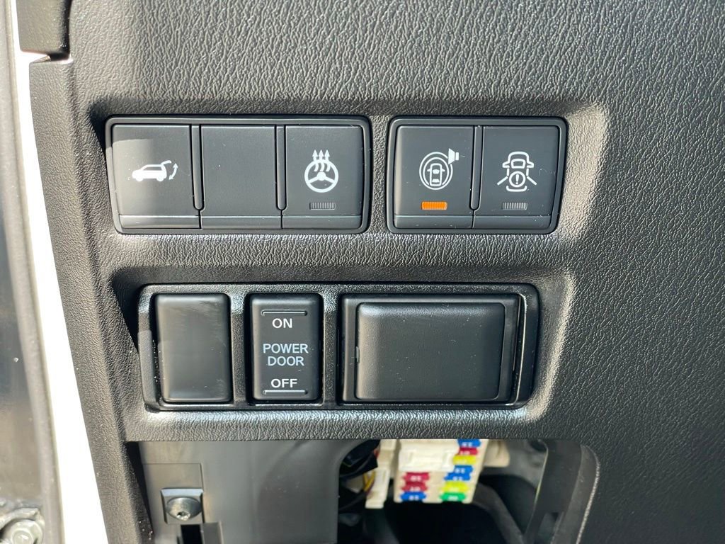 Used 2017 Nissan Armada Platinum w/ Interior Lighting Package AWD/4WD image 16