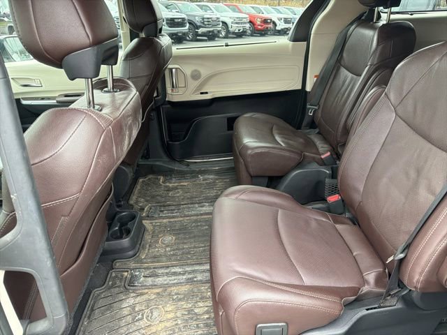 Used 2022 Toyota Sienna Platinum image 22