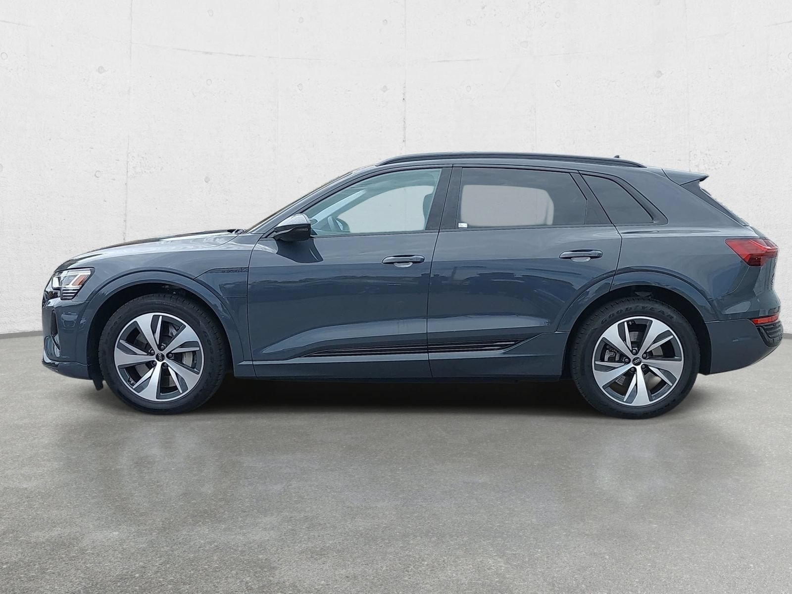 Used 2024 Audi Q8 e-tron Premium AWD/4WD image 8