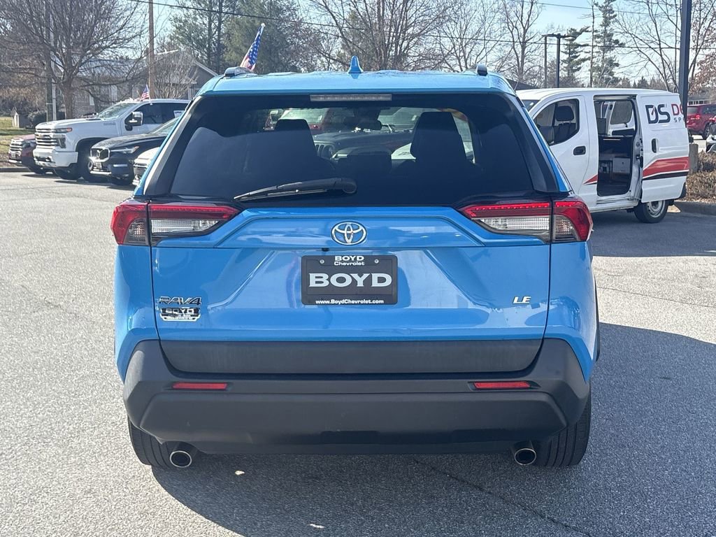 Used 2019 Toyota RAV4 LE image 9
