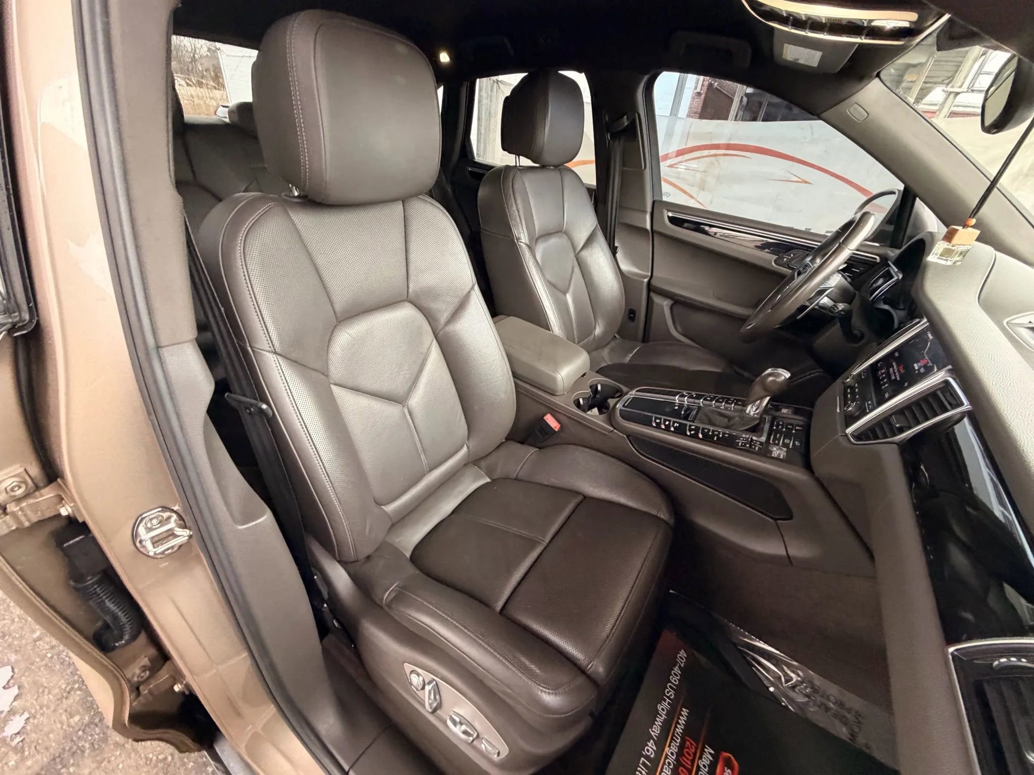 Used 2017 Porsche Macan image 69