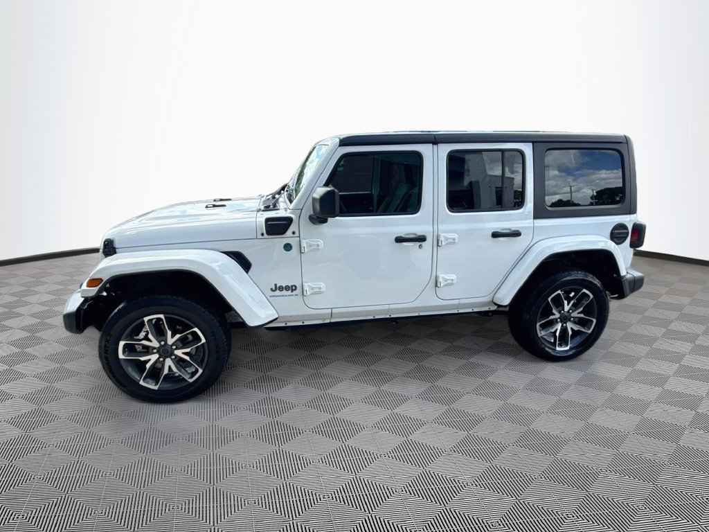 Used 2024 Jeep Wrangler Unlimited w/ Convenience Group AWD/4WD image 2