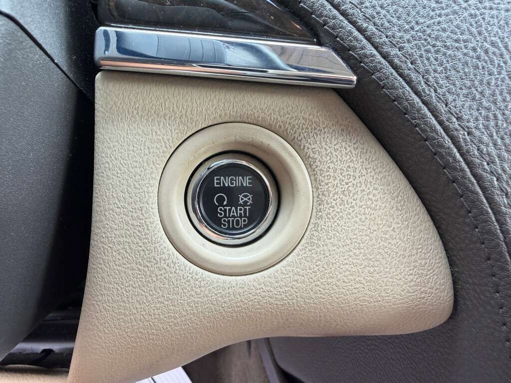 Used 2015 Lincoln MKS image 16