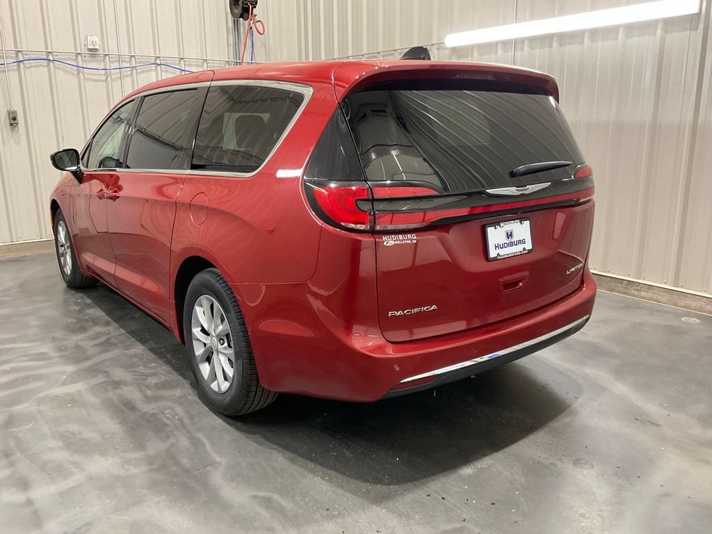 Used 2026 Chrysler Pacifica Limited FWD image 24