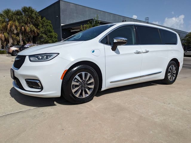 Used 2023 Chrysler Pacifica Limited FWD image 10