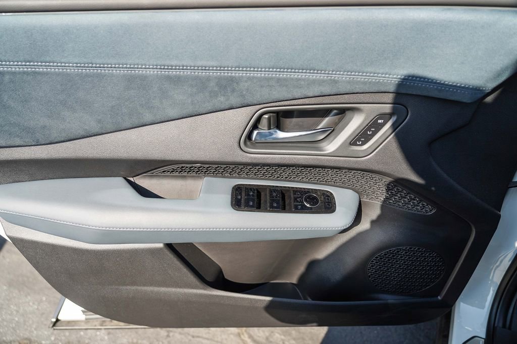 New 2025 Nissan Ariya Platinum image 24