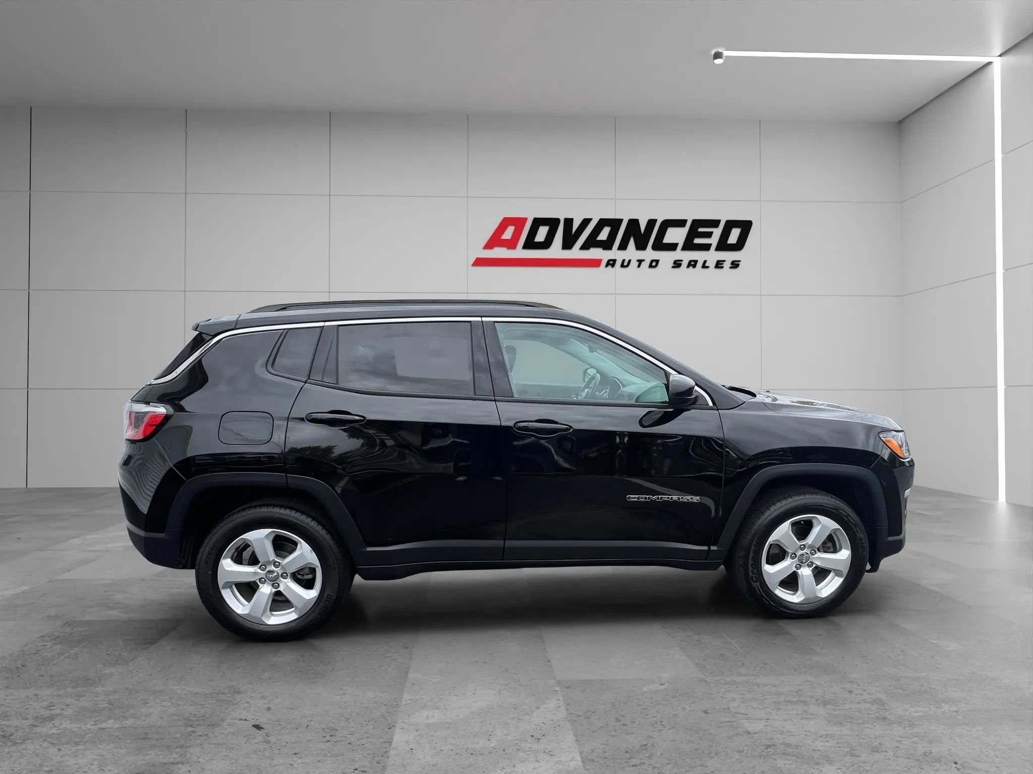 Used 2019 Jeep Compass Latitude image 8