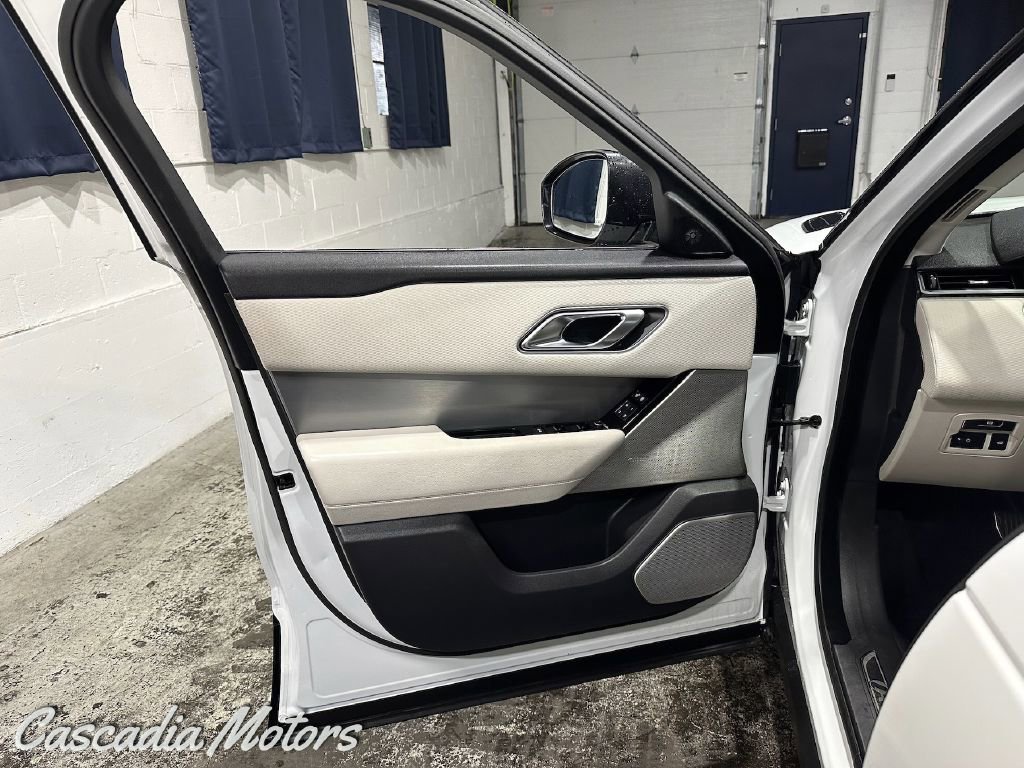 Used 2019 Land Rover Range Rover Velar R-Dynamic SE image 19