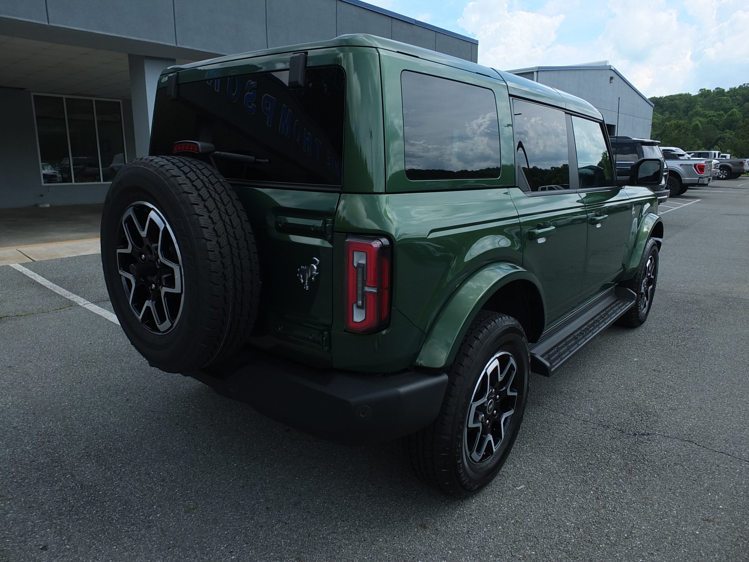 Used 2025 Ford Bronco Outer Banks AWD/4WD image 3