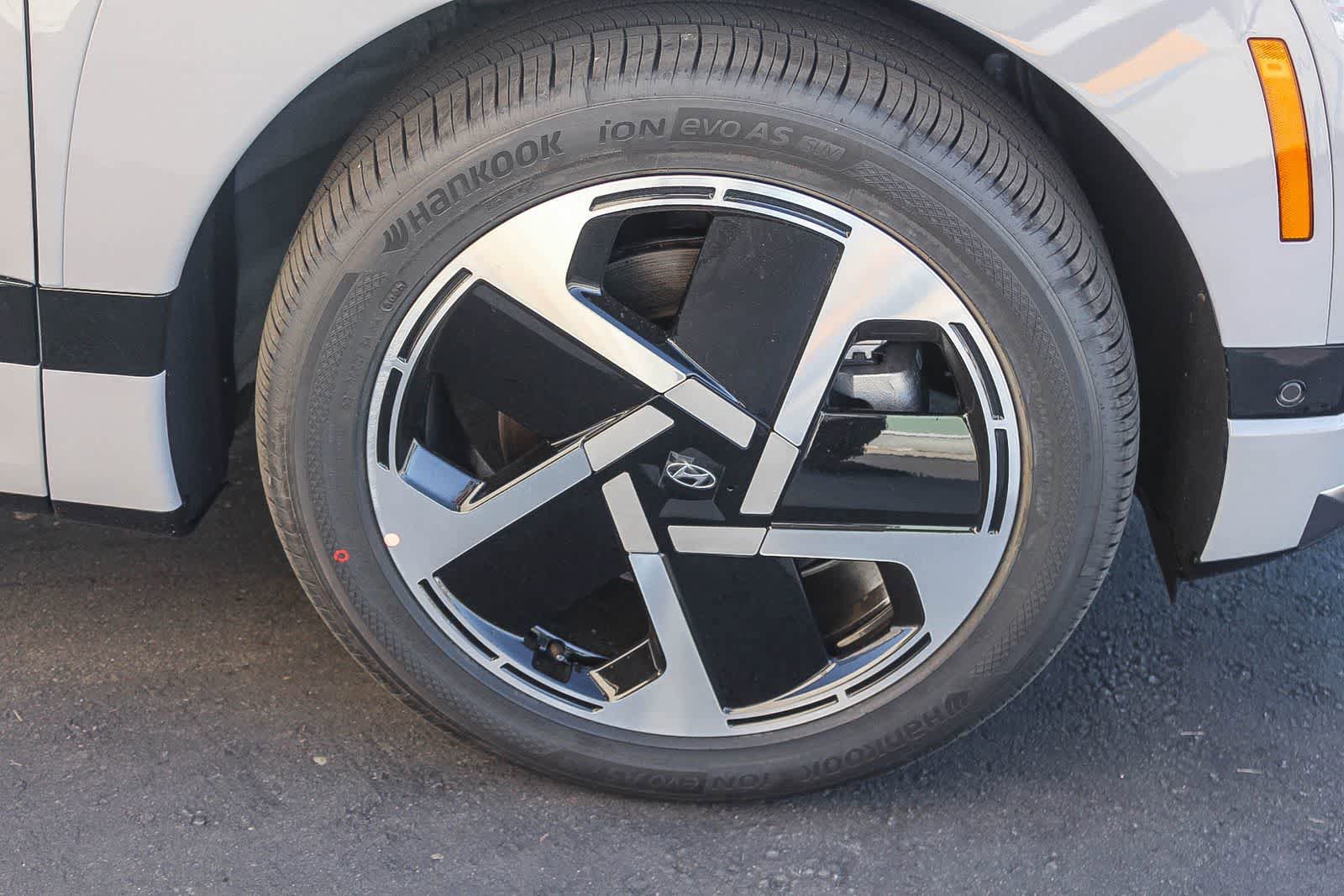 New 2026 Hyundai Ioniq 9 Calligraphy w/ Tow & Go Package image 11