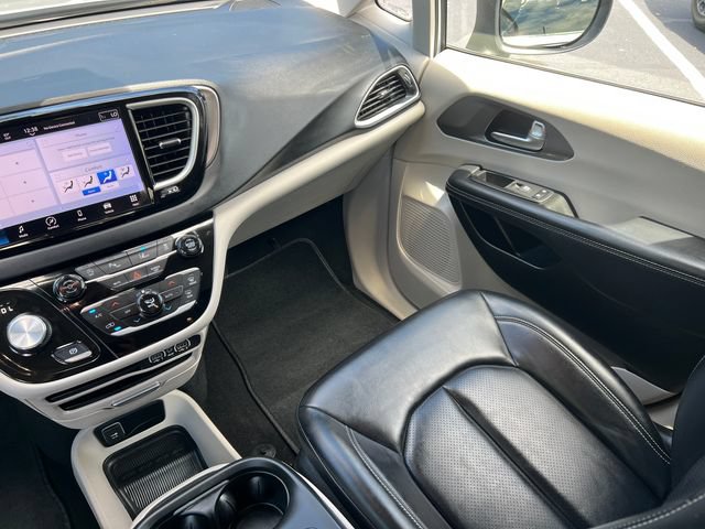 Used 2023 Chrysler Pacifica Touring-L FWD image 33