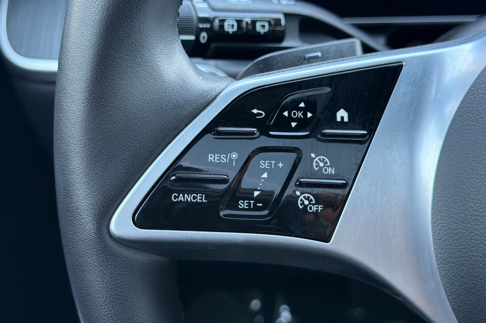 Certified 2025 Mercedes-Benz GLC 300 GLC 300 4MATIC image 29