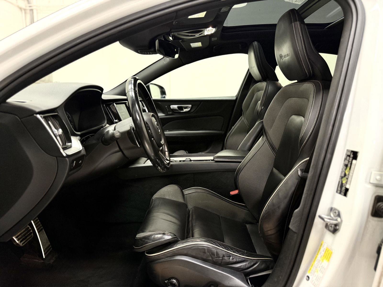 Used 2019 Volvo S60 T5 R-Design image 13