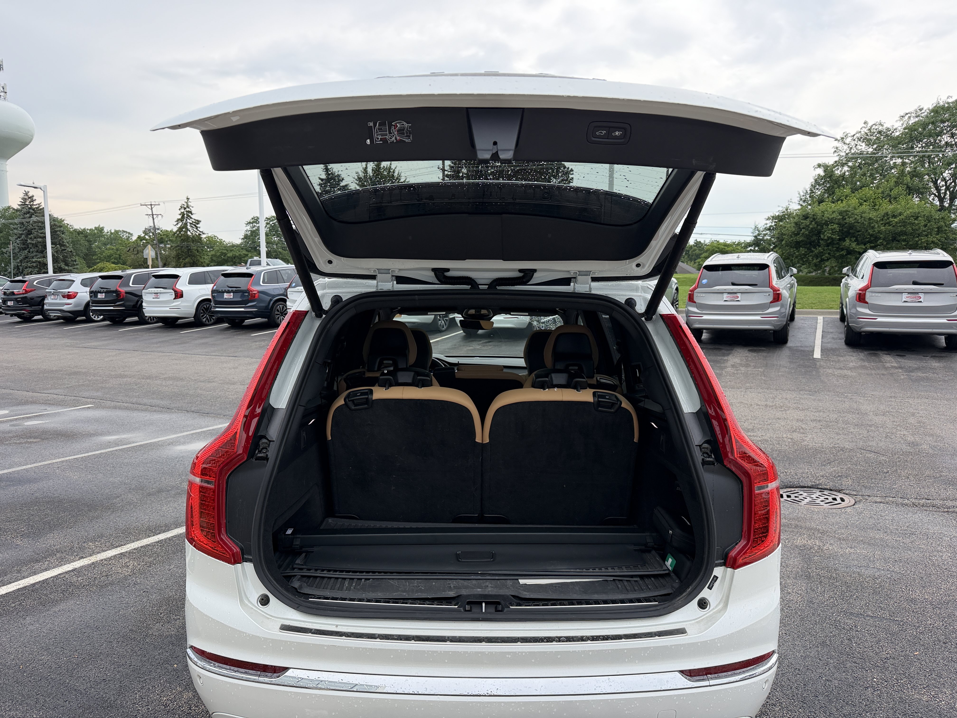 Certified 2024 Volvo XC90 B6 Ultimate w/ Protection Package Premier AWD/4WD image 11