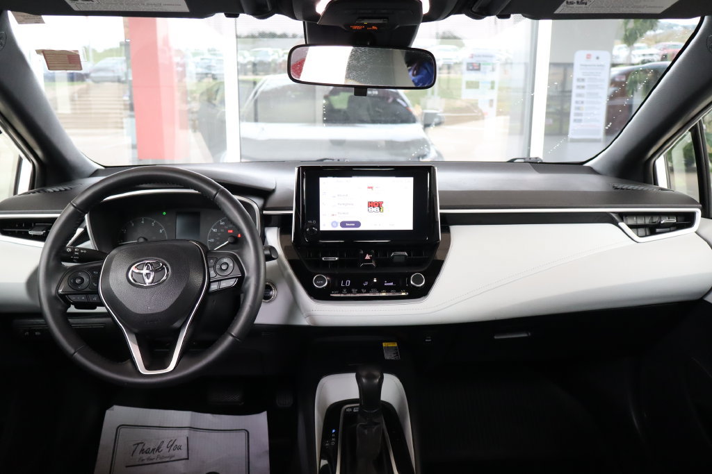 Used 2025 Toyota Corolla SE w/ SE Package FWD image 27