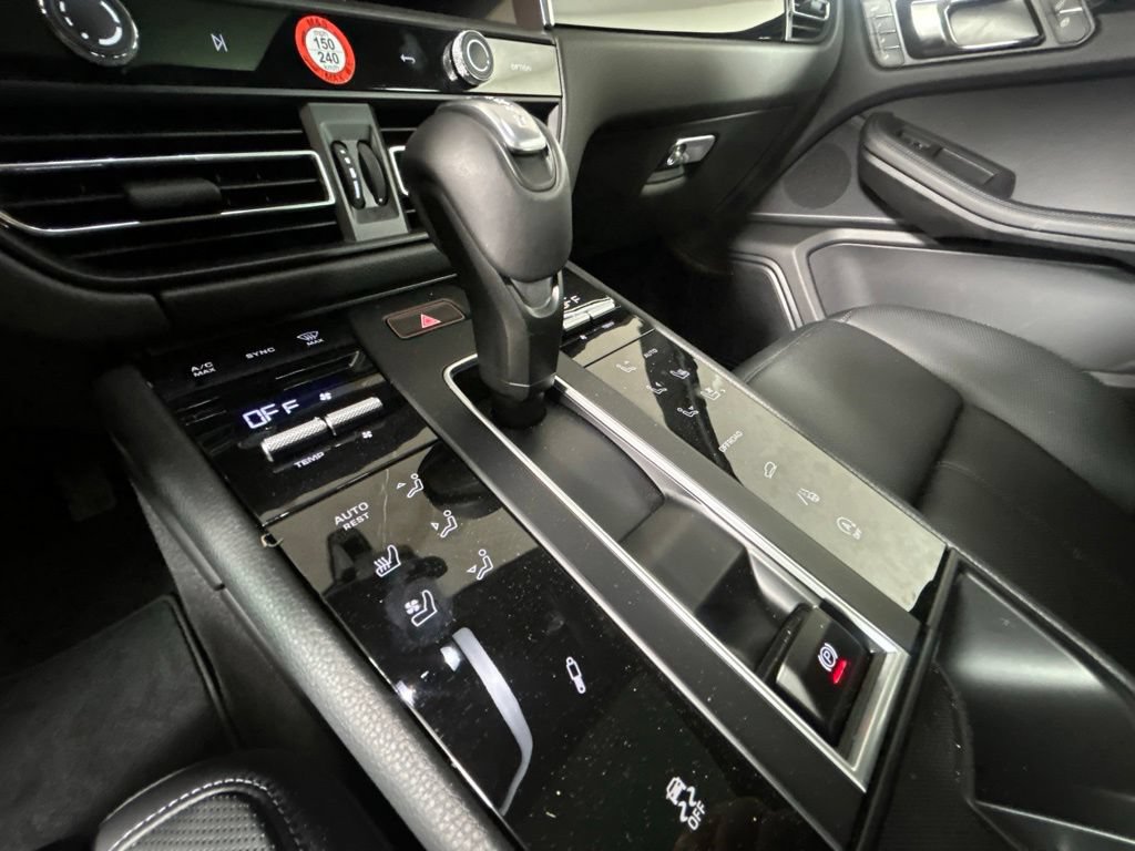 Certified 2026 Porsche Macan Turbo AWD/4WD image 35