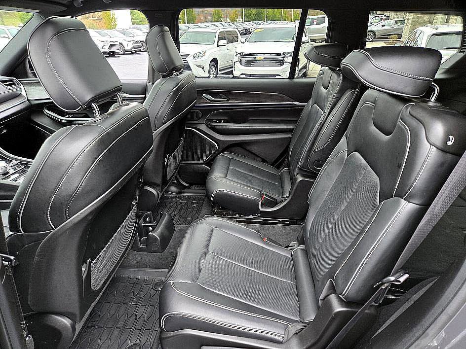 Used 2023 Jeep Grand Cherokee L Overland image 14