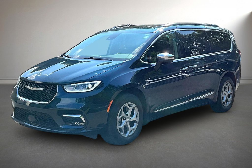 Used 2023 Chrysler Pacifica Limited w/ Uconnect Theater Family Group AWD/4WD image 3