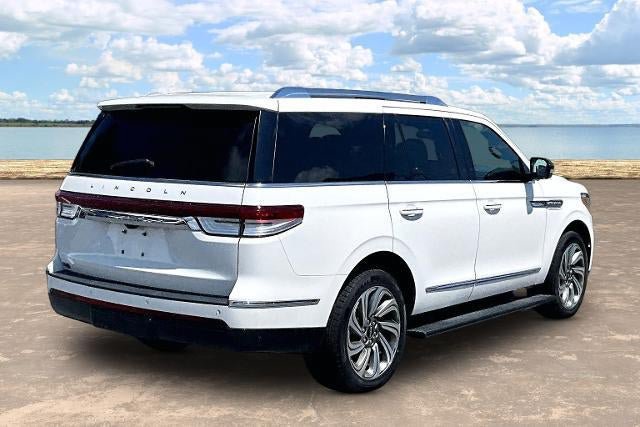 Used 2022 Lincoln Navigator Reserve AWD/4WD image 6