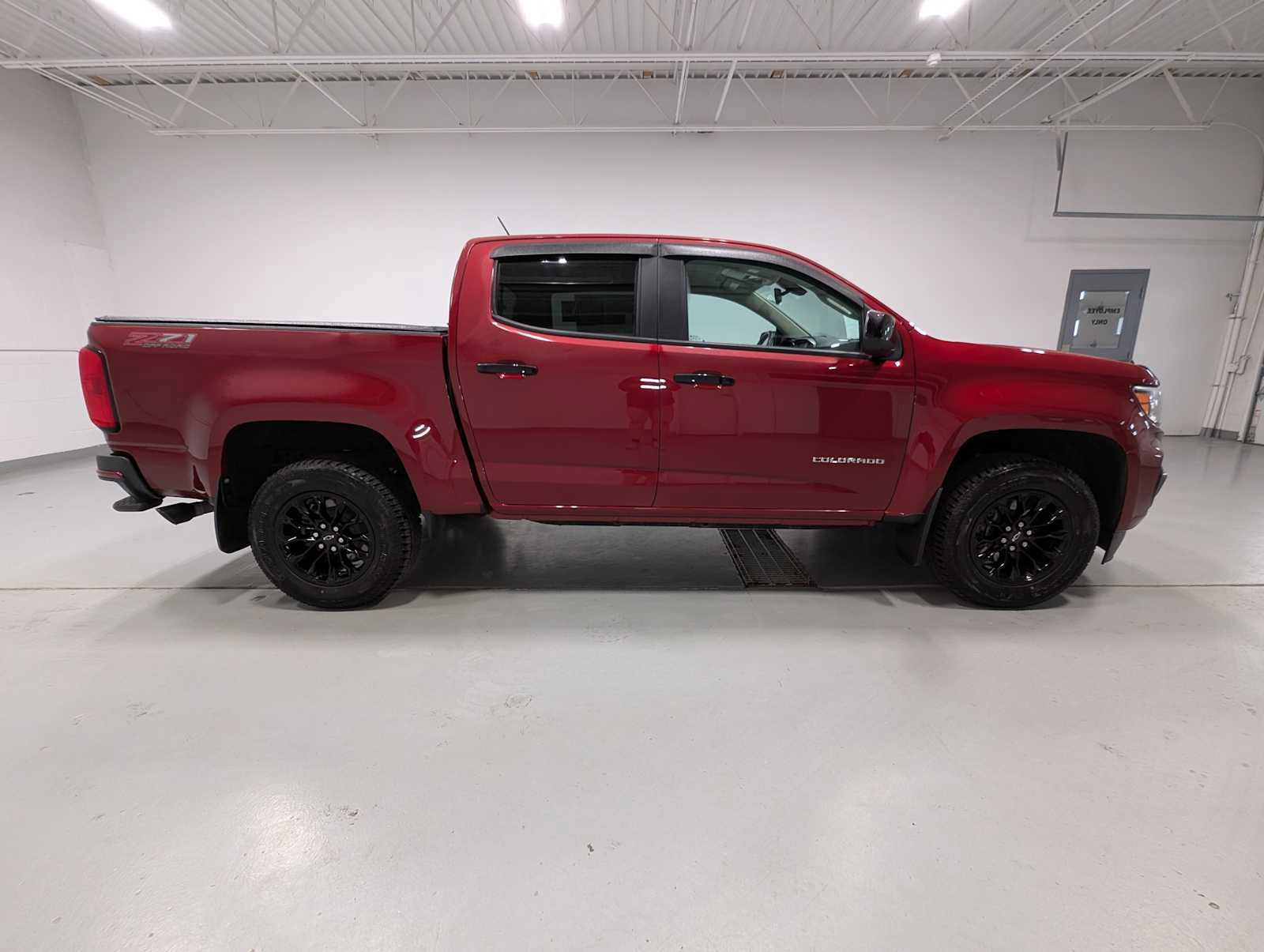 Used 2021 Chevrolet Colorado Z71 AWD/4WD image 7