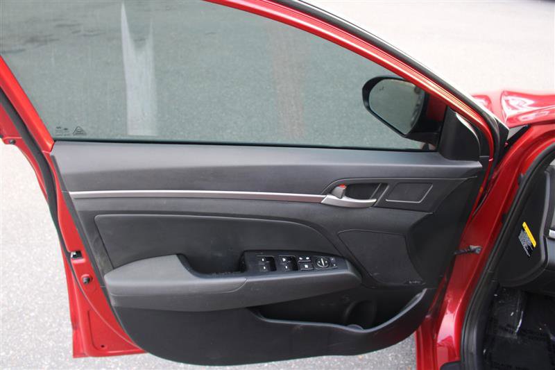 Used 2017 Hyundai Elantra Limited w/ Limited Tech Package 04 image 12