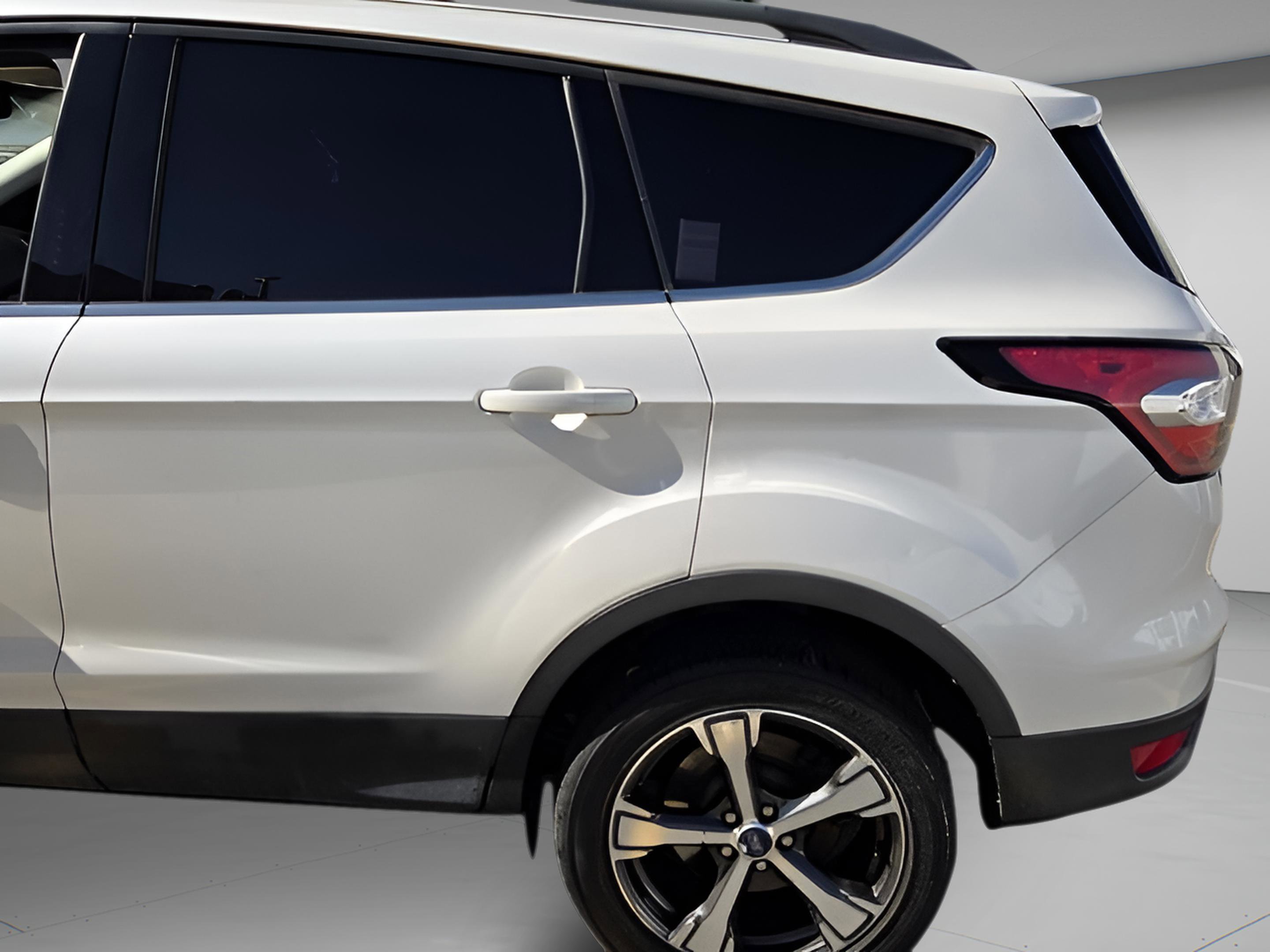 Used 2018 Ford Escape SEL w/ Ford Safe & Smart Package image 17