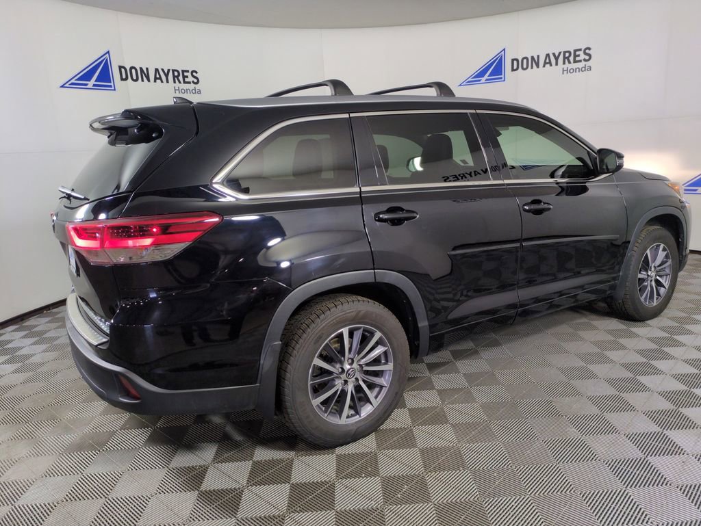 Used 2017 Toyota Highlander XLE w/ Protection Package #3 image 7