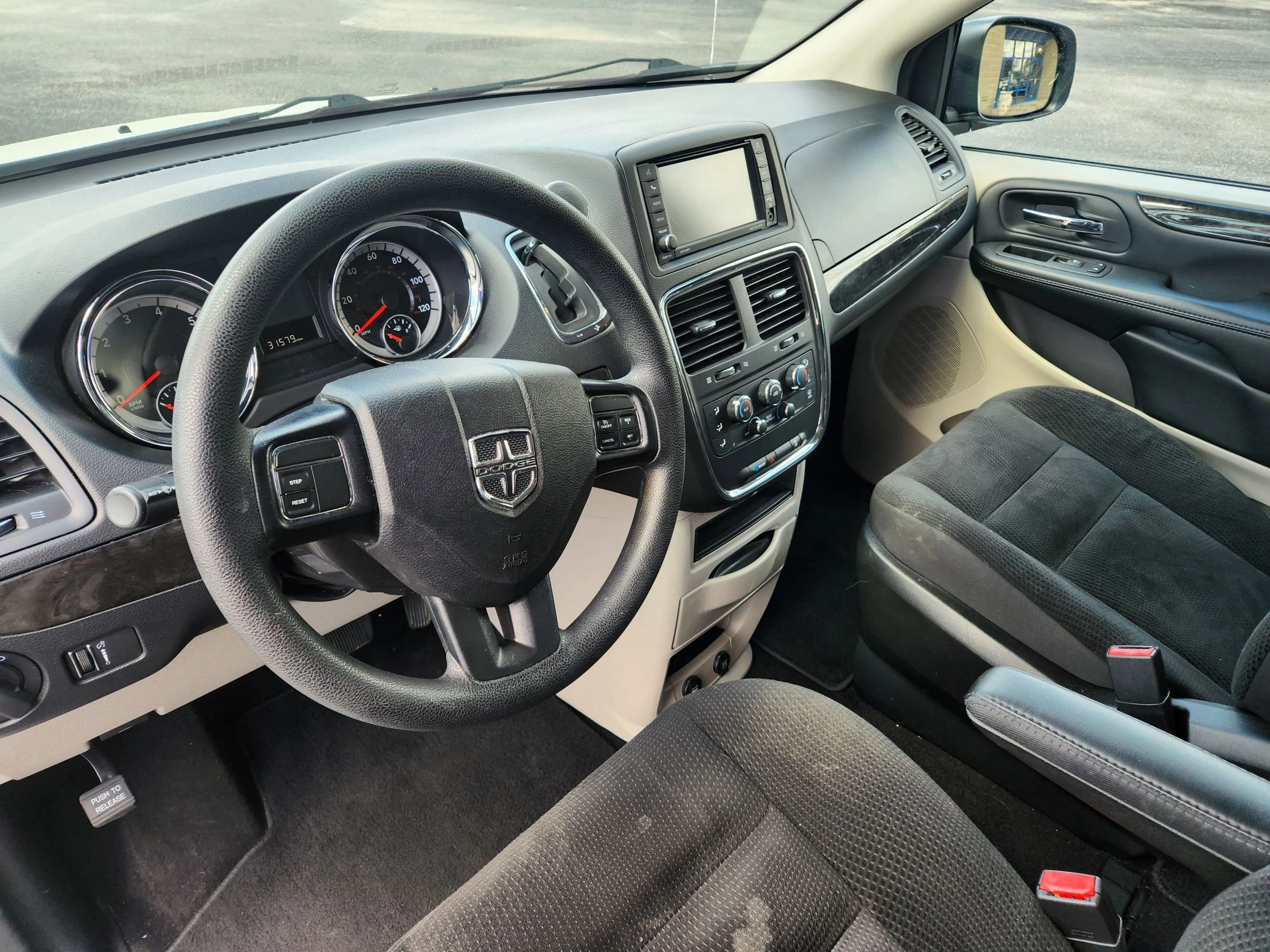 Used 2019 Dodge Grand Caravan SE FWD image 5