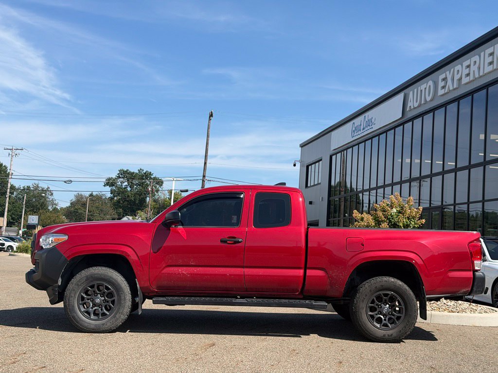 Used 2016 Toyota Tacoma SR AWD/4WD image 2