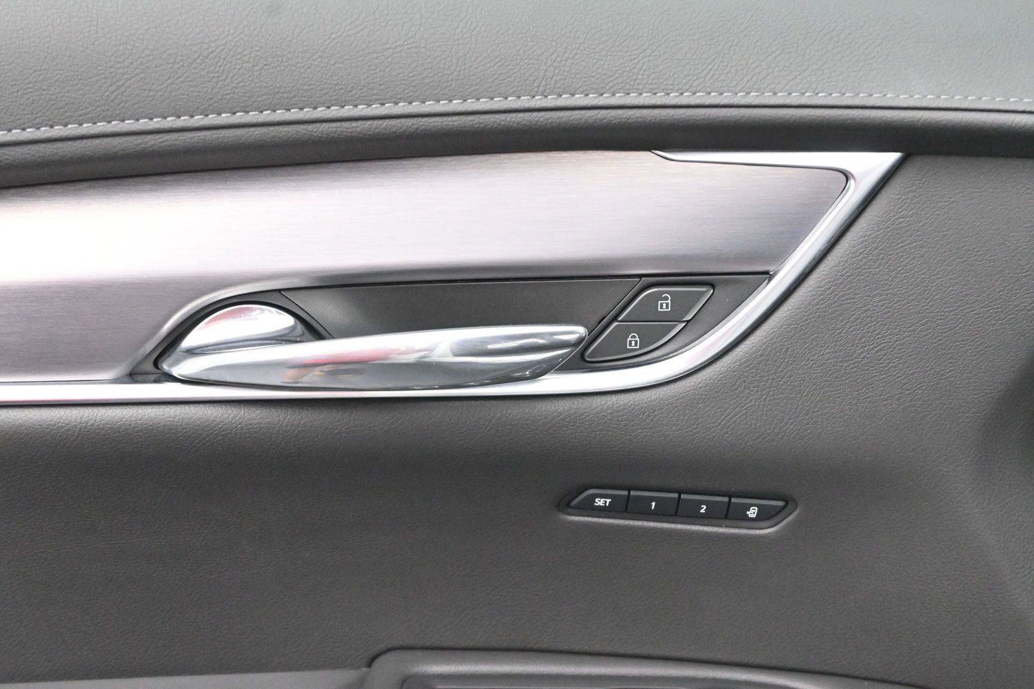 Certified 2025 Cadillac XT6 Luxury FWD image 13