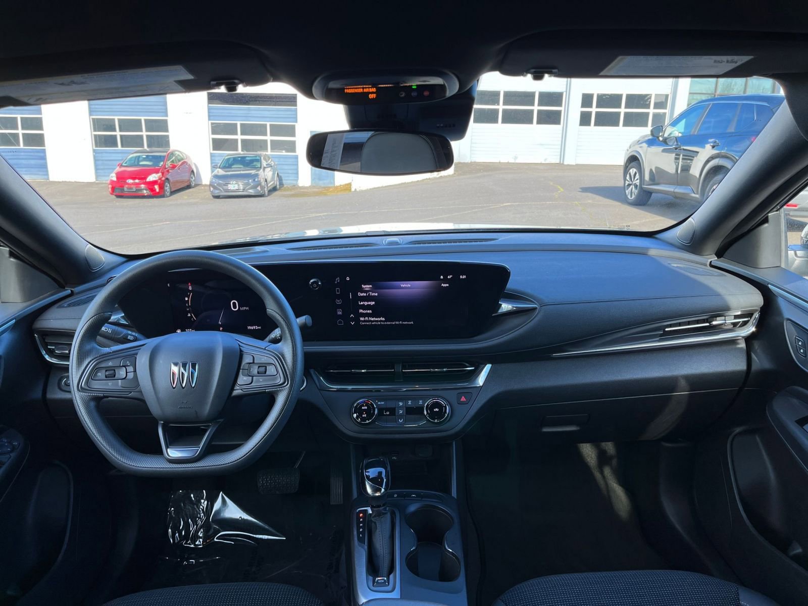 Used 2025 Buick Envista Preferred image 32