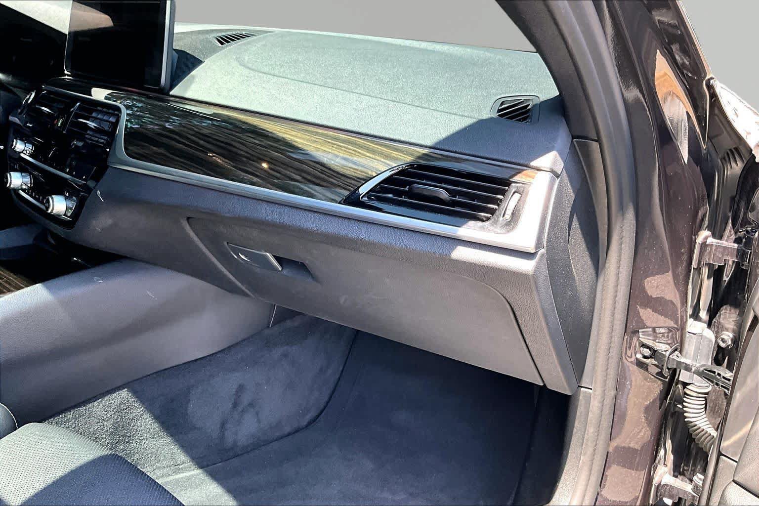 Used 2022 BMW 530i w/ Premium Package RWD image 19