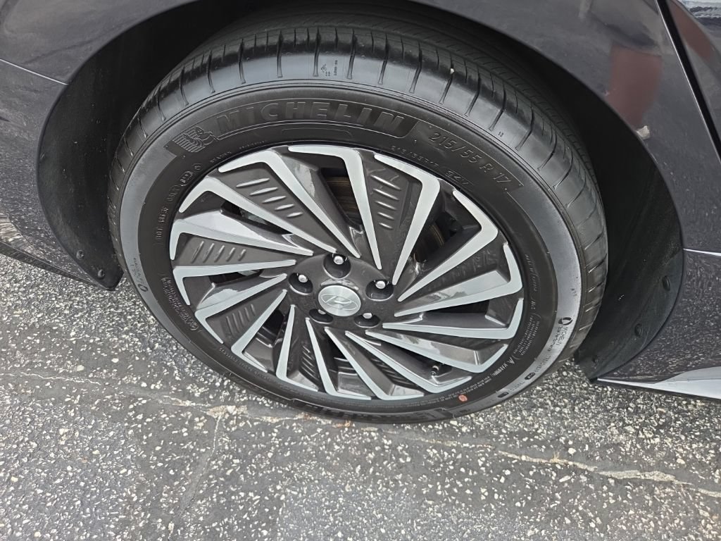 Certified 2023 Hyundai Sonata Limited FWD image 18