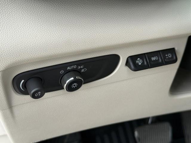 Used 2023 Buick Envision Avenir AWD/4WD image 20