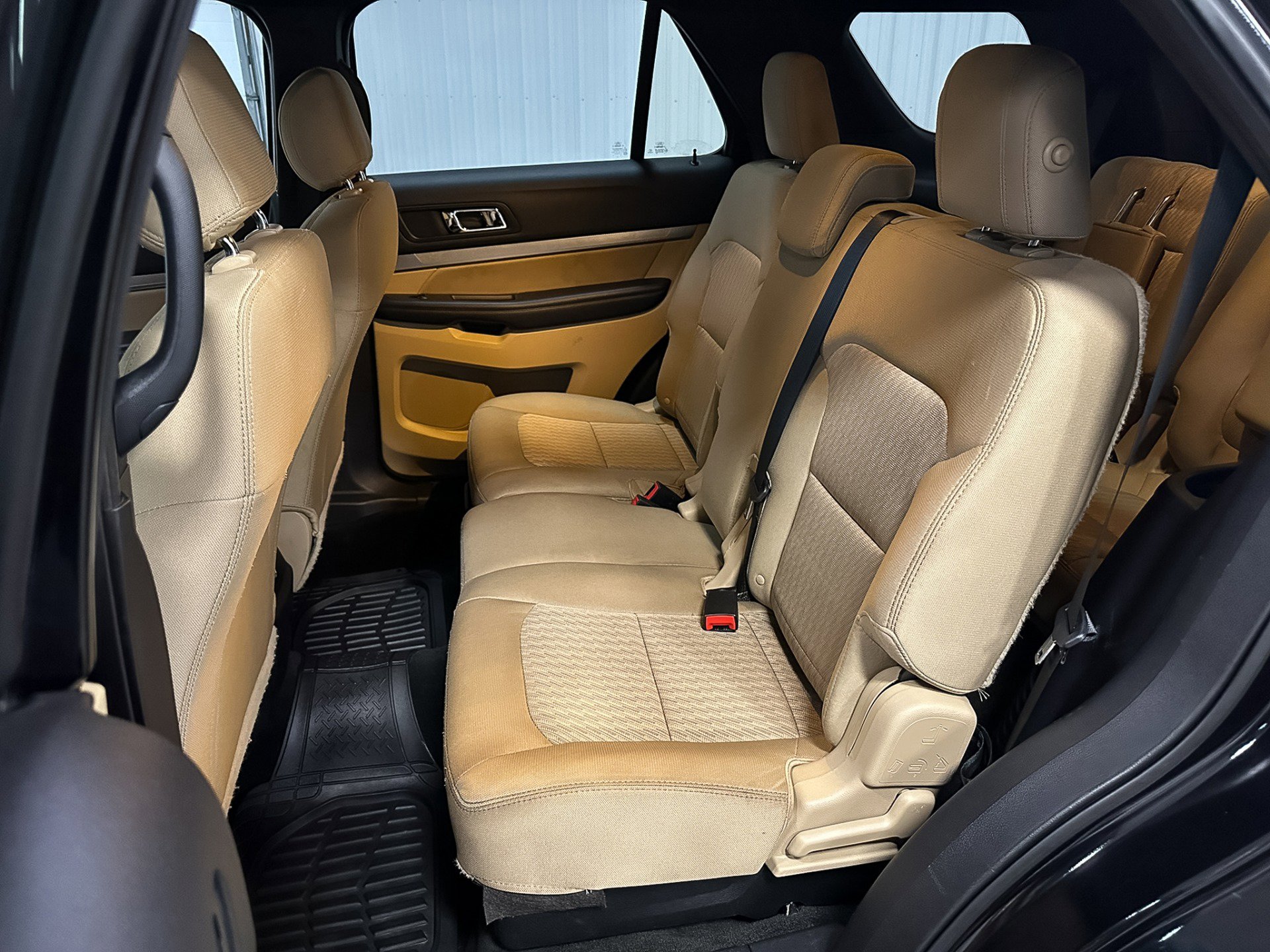 Used 2017 Ford Explorer XLT image 35