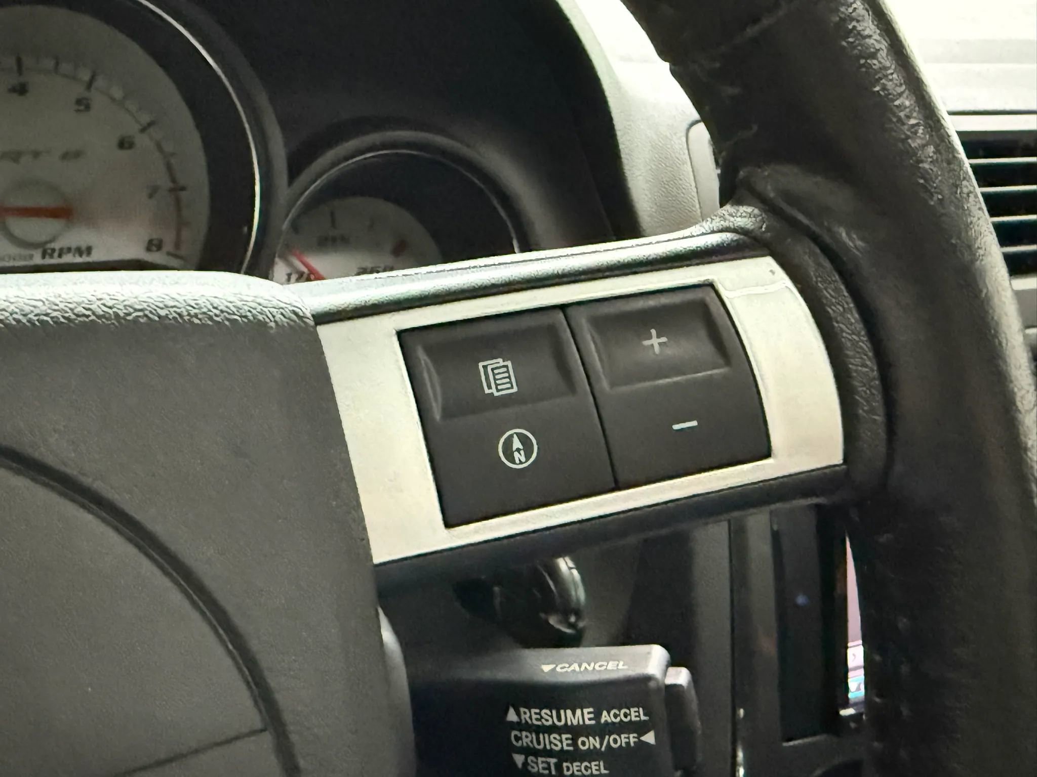 Used 2008 Dodge Challenger SRT8 image 30