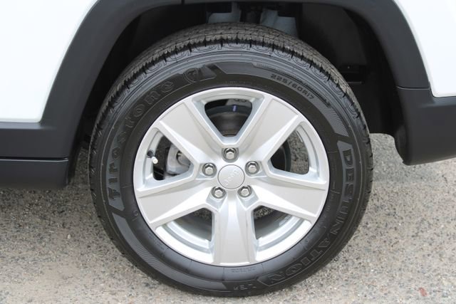 Used 2022 Jeep Compass Latitude image 9